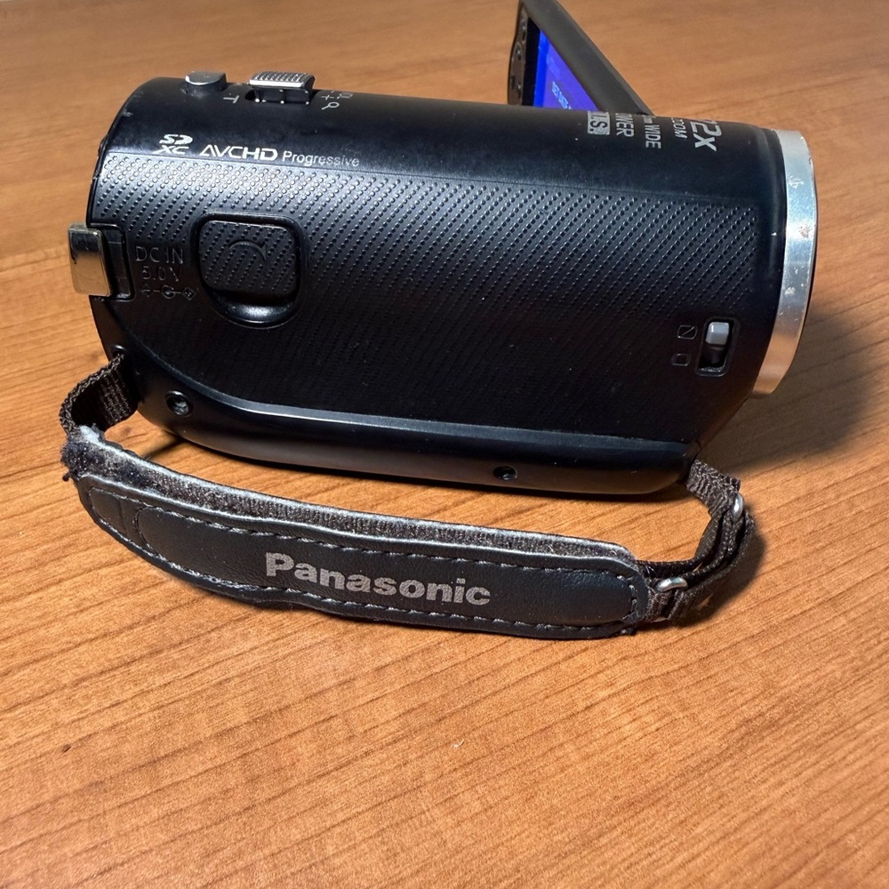 Panasonic HC-V201 Full
HD Video Camcorder
10MP 72x Zoom With Battery - Picture 7 of 14